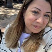 Docente di lettere, laureata in lettere e scienze della formazione impartisce lezioni per materie umanistiche, storia latino